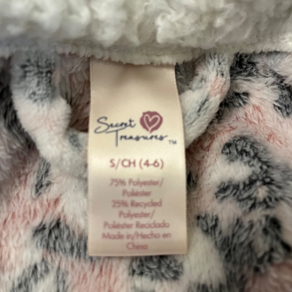 NWOT Long adult small women’s robe - Picture 2 of 2
